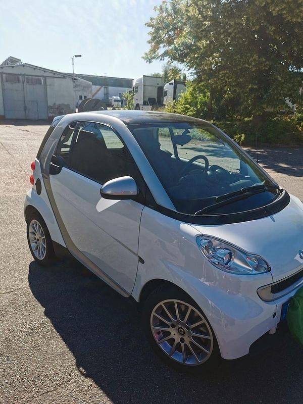 Weiß Gebraucht 2008 Smart ForTwo Coupé Passion Coupé | 3.500 € (Guter Preis) - Bild 1/4