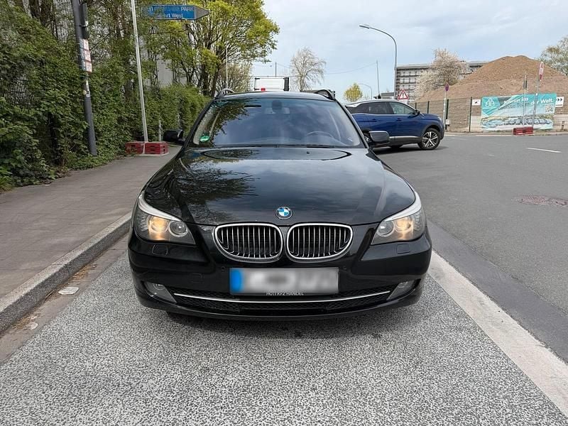 Gebraucht BMW 525 197 PS (144 kW) 2008 Schwarz Kombi