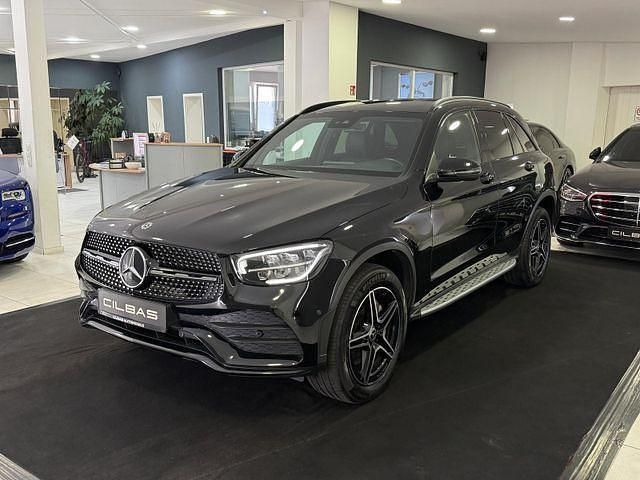 Schwarz Gebraucht 2022 Mercedes GLC300e AMG line Limousine | 42.900 € (Fairer Preis) - Bild 1/4
