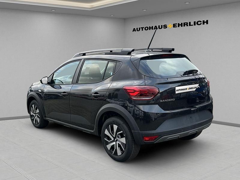 Oxidgrün Neu 2025 Dacia Sandero Expression Limousine | 19.479 € - Bild 1/4