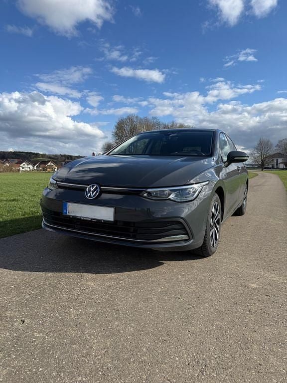 Gebraucht VW Golf VIII Active 150 PS (110 kW) 2023 Grau Limousine