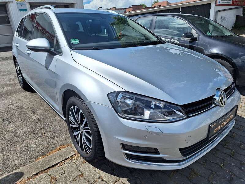 Reflexsilber metallic Gebraucht 2016 VW Golf VII Allstar Kombi | 12.980 € (Fairer Preis) - Bild 1/3