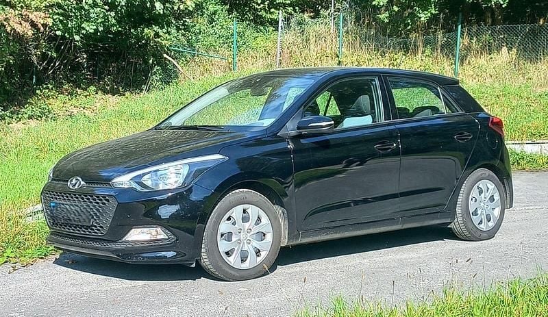 Schwarz Gebraucht 2018 Hyundai i20 Classic Kleinwagen | 9.300 € (Guter Preis) - Bild 1/4