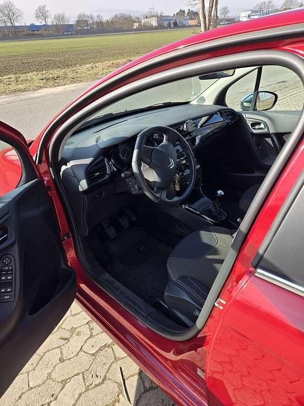 Gebraucht Citroën C3 Tendance 95 PS (69 kW) 2012 Rot Limousine