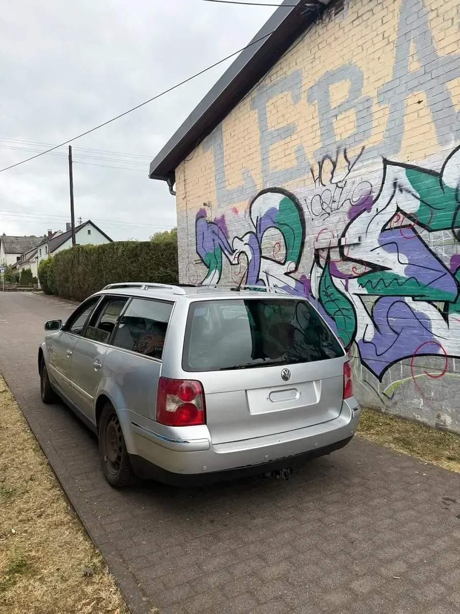 Gebraucht VW Passat Highline 192 PS (141 kW) 2001 Silber Kombi