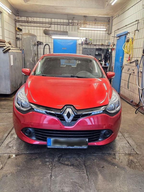 Rot Gebraucht 2015 Renault Clio IV Experience Kleinwagen | 4.500 € (Fairer Preis) - Bild 1/4
