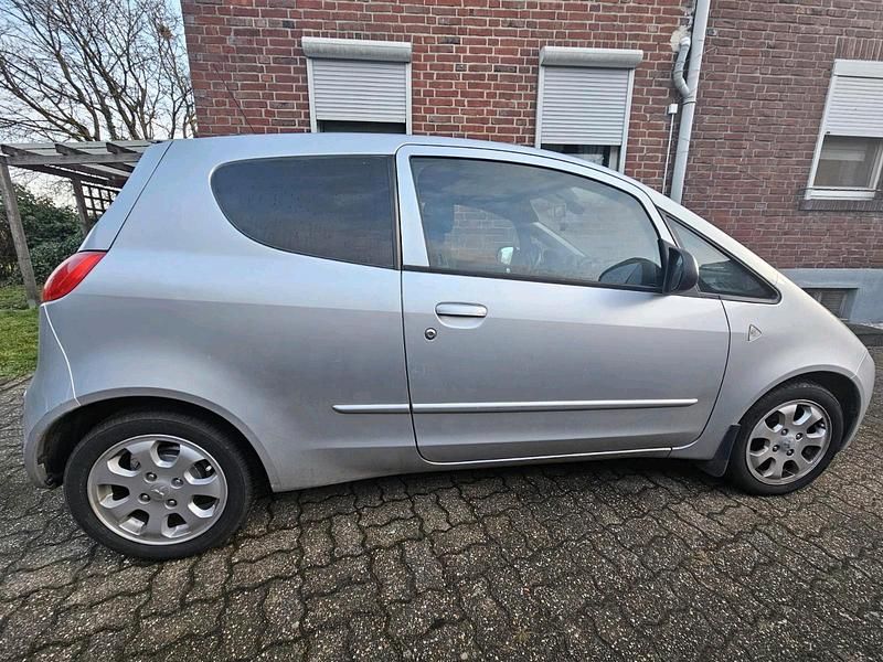 Second-hand Mitsubishi Colt 75 CP (55 kW) 2007 Argintiu Hatchback