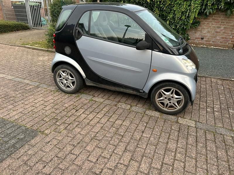 Schwarz Gebraucht 2002 Smart ForTwo Coupé Kleinwagen | 1.250 € (Fairer Preis) - Bild 1/4