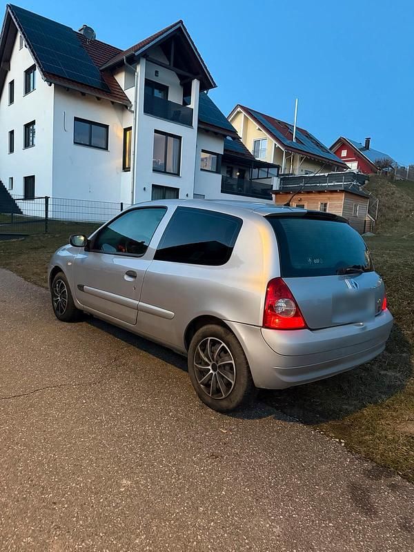 Gebraucht Renault Clio II 98 PS (72 kW) 2005 Grau Kleinwagen