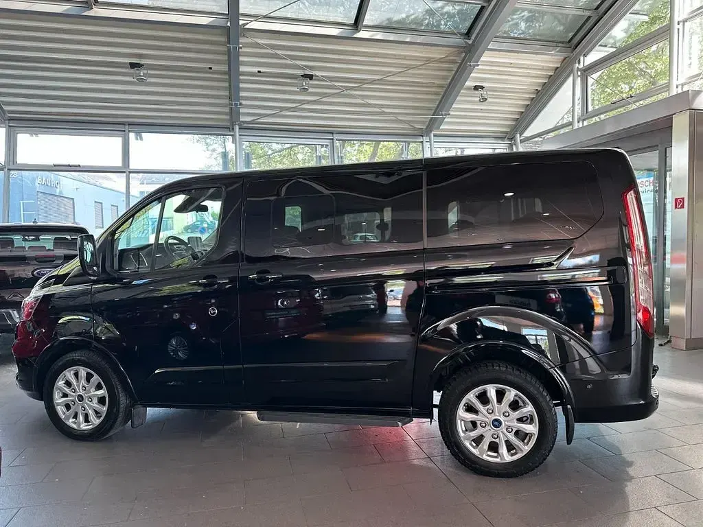 Gebraucht Ford Tourneo Titanium 131 PS (96 kW) 2022 Schwarz Kombi