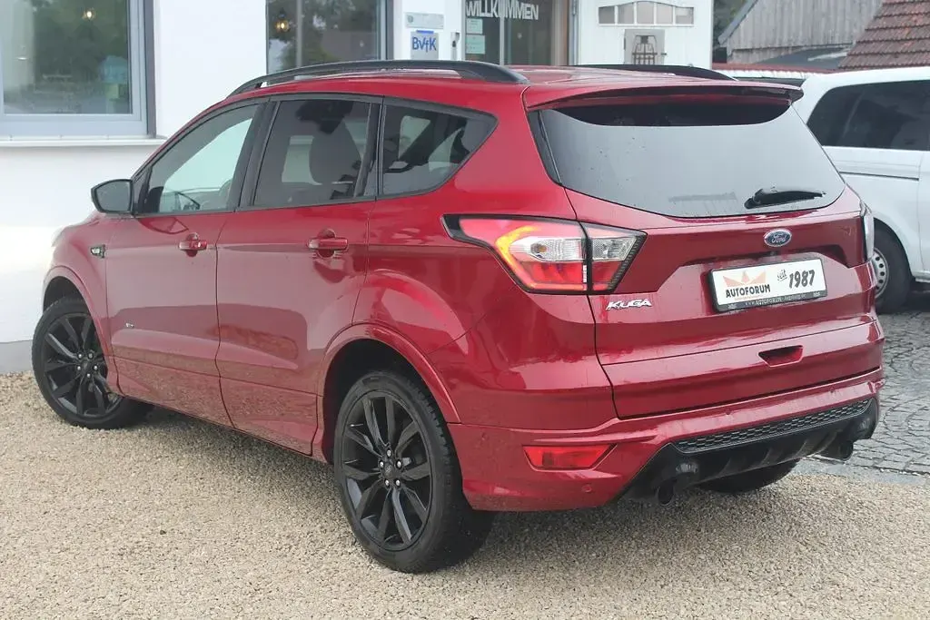 Gebraucht Ford Kuga ST-Line 179 PS (131 kW) 2018 Rot SUV