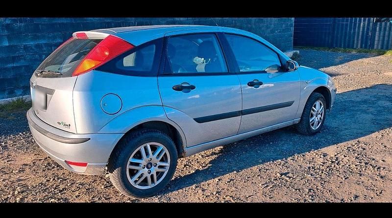 Usata Ford Focus 101 CV (74 kW) 2004 Grigio Berlina