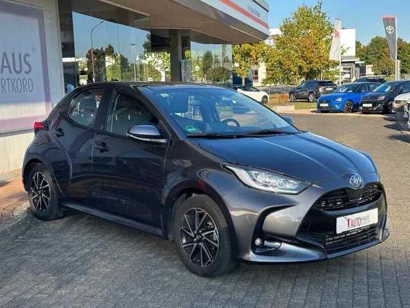 Gebraucht Toyota Yaris Team 125 PS (91 kW) 2023 Grau Limousine