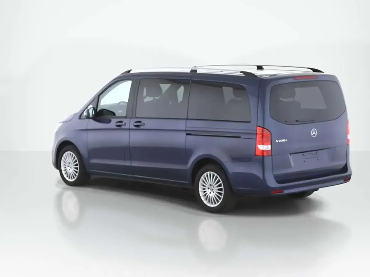 Gebraucht Mercedes V220 163 PS (119 kW) 2025 Sodalithblau met. Van / Kleinbus