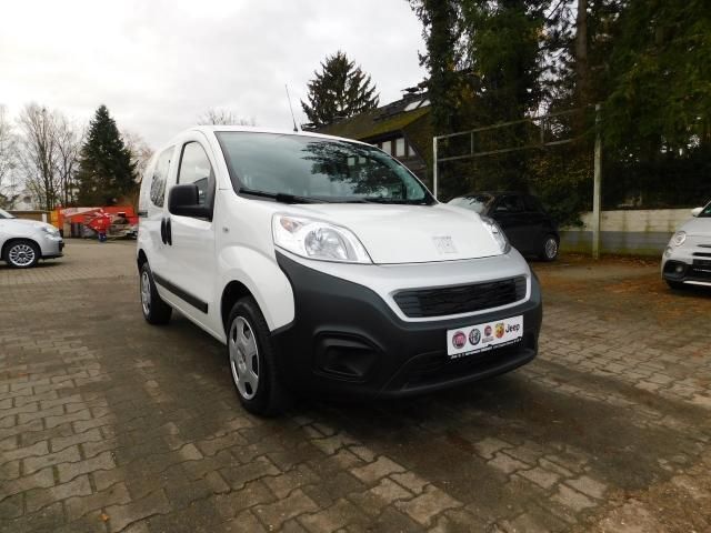 Gebraucht Fiat Fiorino 96 PS (70 kW) 2023 Weiß Van / Kleinbus