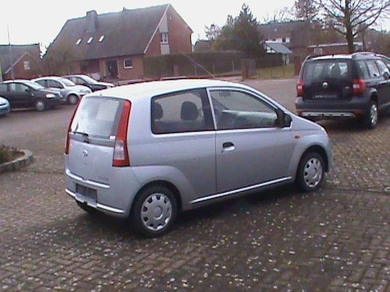 Gebraucht Daihatsu Cuore Plus 58 PS (42 kW) 2004 Silber Kleinwagen