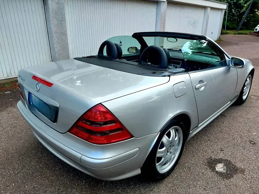 Gebraucht Mercedes SLK230 197 PS (144 kW) 2000 Silber Cabrio