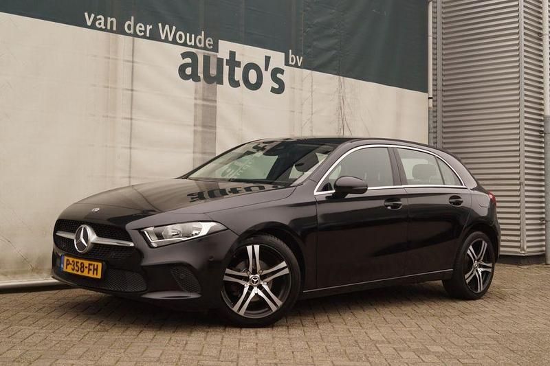 Gebraucht Mercedes A180 Edition 136 PS (100 kW) 2021 Schwarz Limousine