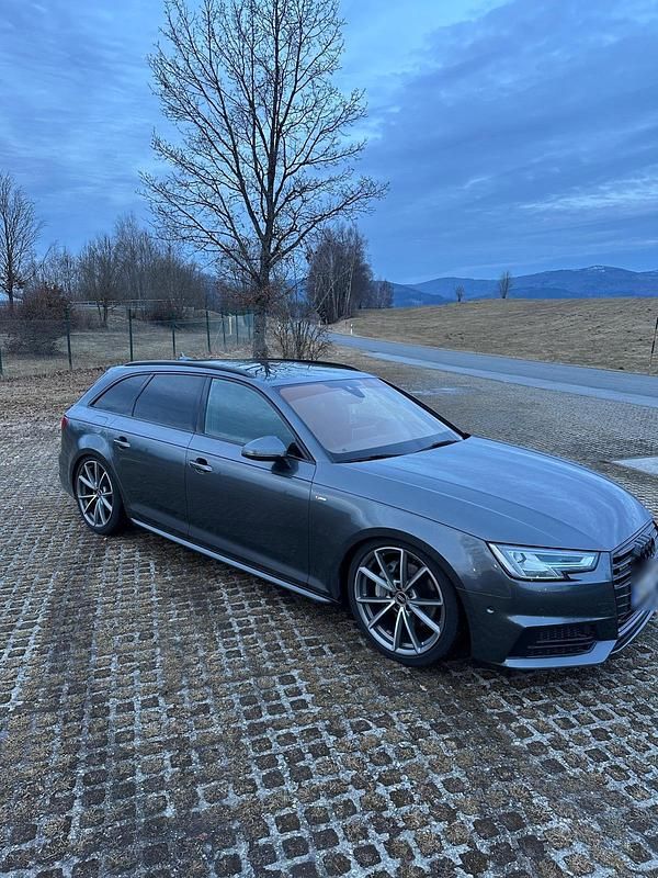 Second-hand Audi A4 S-Line 190 CP (139 kW) 2017 Gri Break