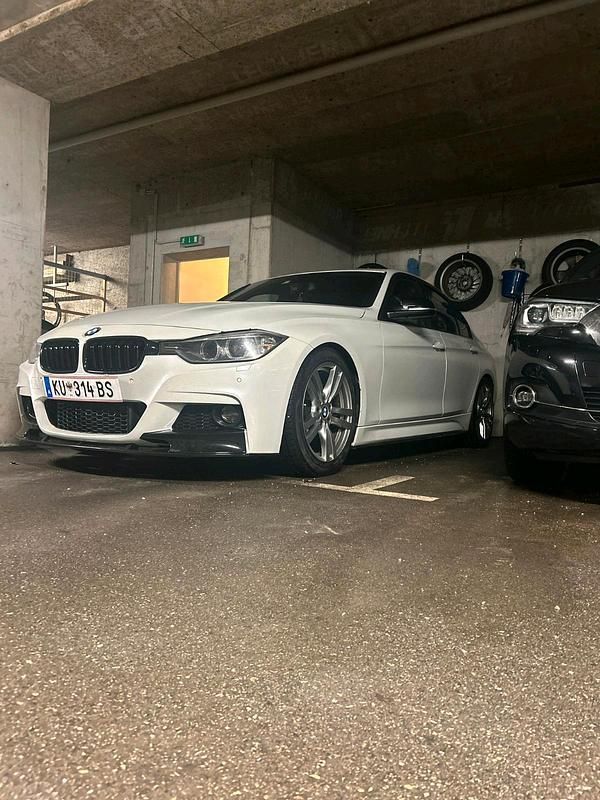 Weiß Gebraucht 2012 BMW 328 M Sport Limousine | 13.500 € (Fairer Preis) - Bild 1/4