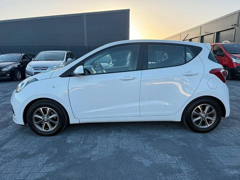 Gebraucht Hyundai i10 87 PS (63 kW) 2014 Weiß Kleinwagen