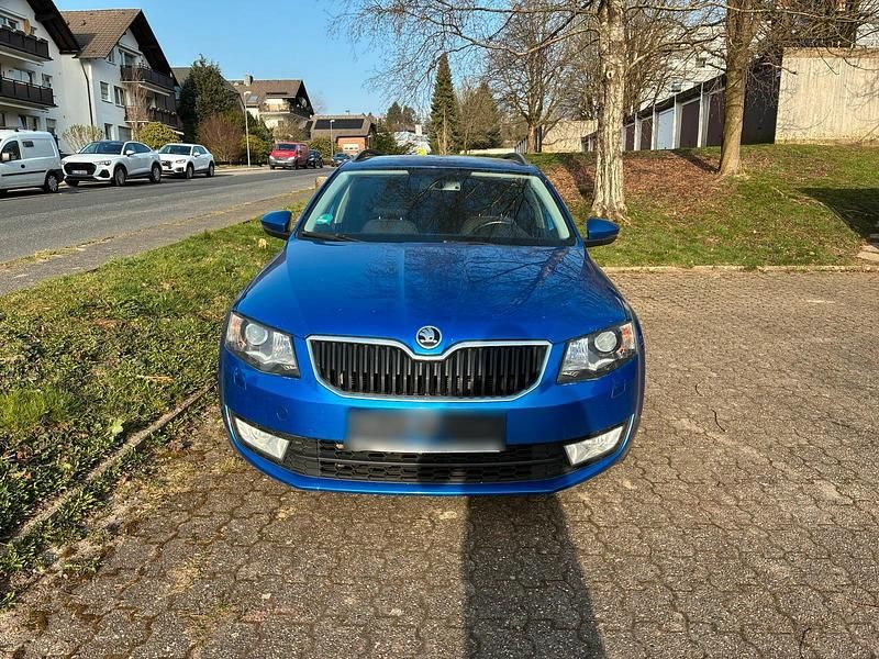 Gebraucht Skoda Octavia 150 PS (110 kW) 2015 Blau Kleinwagen