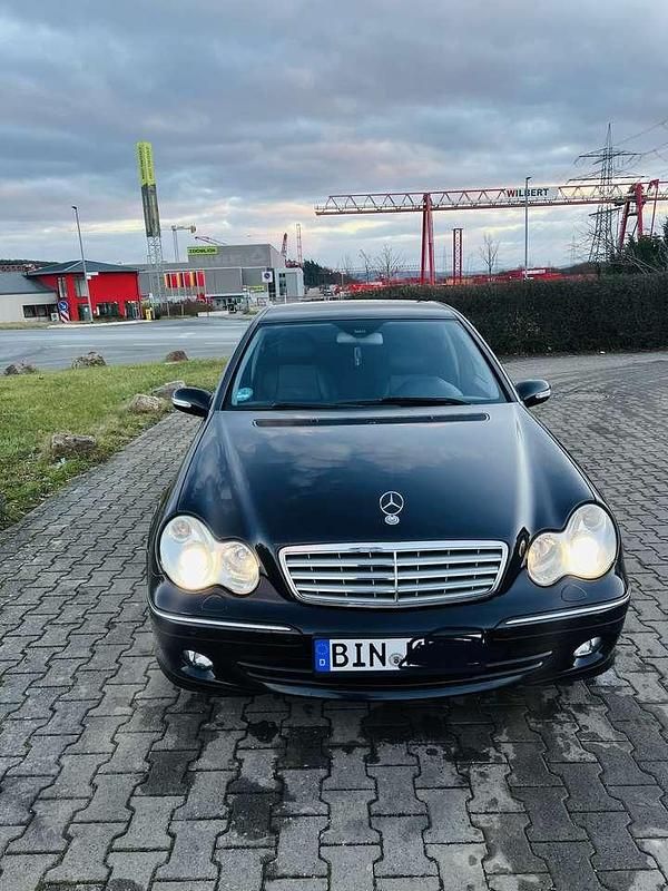 Gebraucht Mercedes C230 Avantgarde 204 PS (150 kW) 2005 Schwarz Limousine