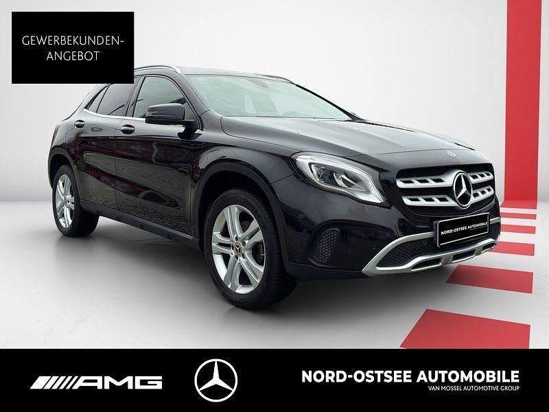 Gebraucht Mercedes GLA220 Urban 177 PS (130 kW) 2018 Metalliclack kosmosschwarz SUV