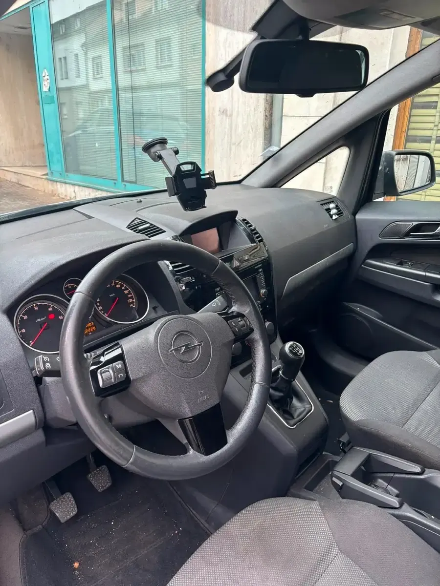 Gebraucht Opel Zafira 125 PS (91 kW) 2012 Silber Van / Kleinbus