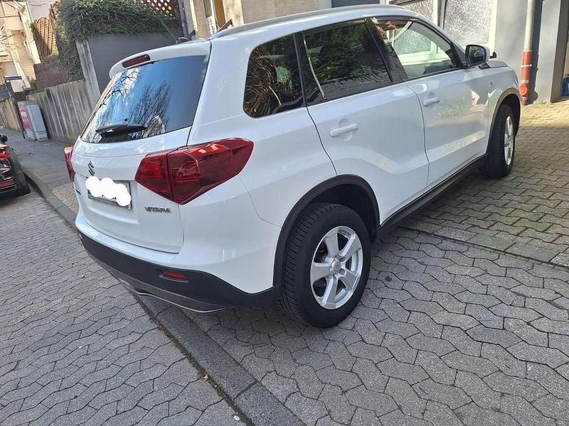 Gebraucht Suzuki Vitara Comfort 111 PS (81 kW) 2019 Weiß SUV