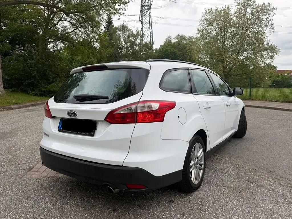 Gebraucht Ford Focus Trend 116 PS (85 kW) 2014 Weiß Limousine