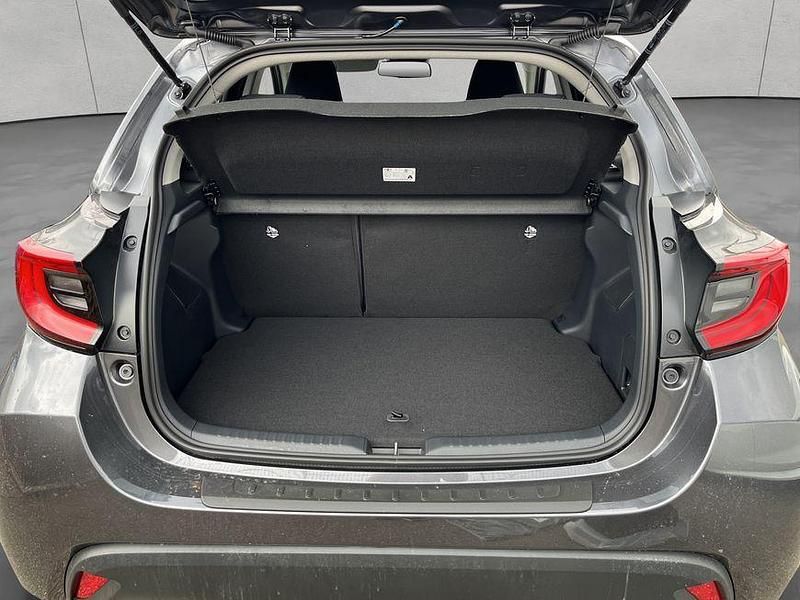 Neu Toyota Yaris Hybrid Comfort 116 PS (85 kW) 2025 Marlingrau metallic Limousine