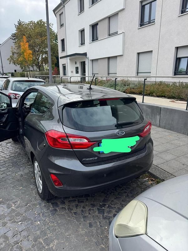 Gebraucht Ford Fiesta Titanium 101 PS (74 kW) 2018 Grau Kleinwagen