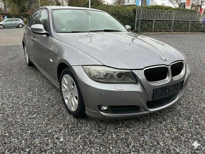 Gebraucht BMW 320 Comfort Edition 170 PS (125 kW) 2010 Grau Limousine