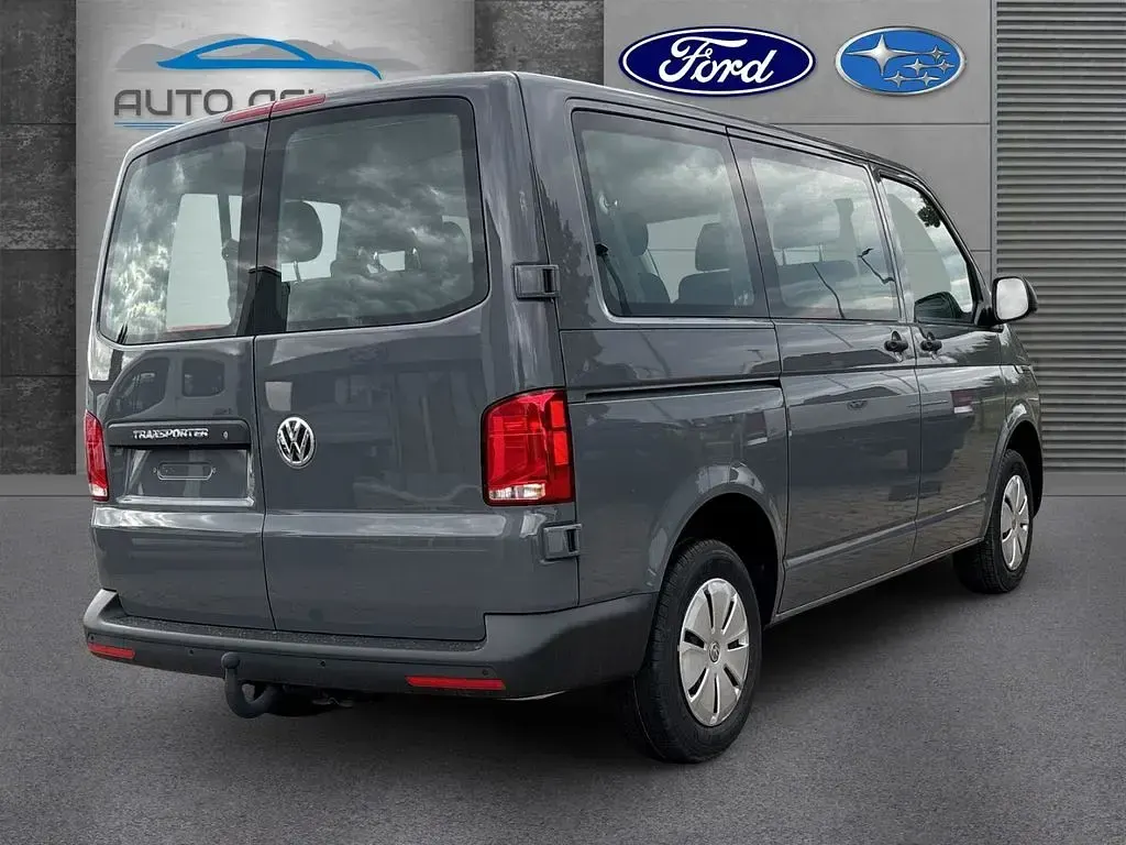 Gebraucht VW Transporter 110 PS (80 kW) 2024 Grau Van