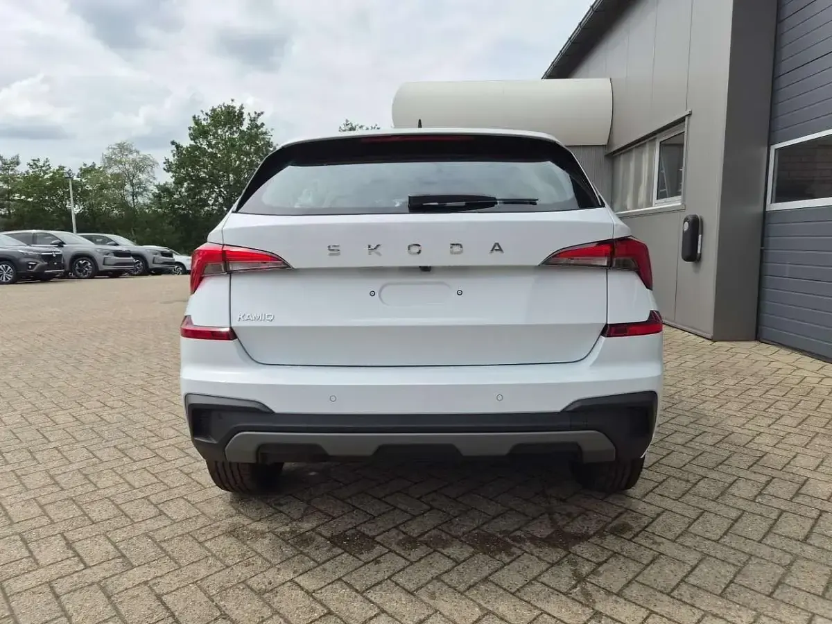 Neu Skoda Kamiq Selection 116 PS (85 kW) 2026 Moonweiß perleffekt SUV