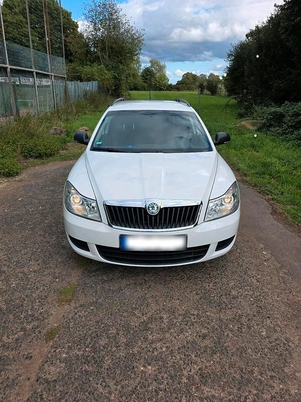 Gebraucht Skoda Octavia 105 PS (77 kW) 2012 Weiß Kombi