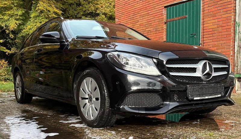 Schwarz Gebraucht 2017 Mercedes C220 Kombi | 12.790 € (Fairer Preis) - Bild 1/4