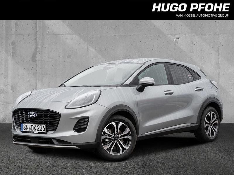 Solar silver (metallisch silber) Gebraucht 2024 Ford Puma Gen-E Titanium SUV | 24.940 € - Bild 1/4