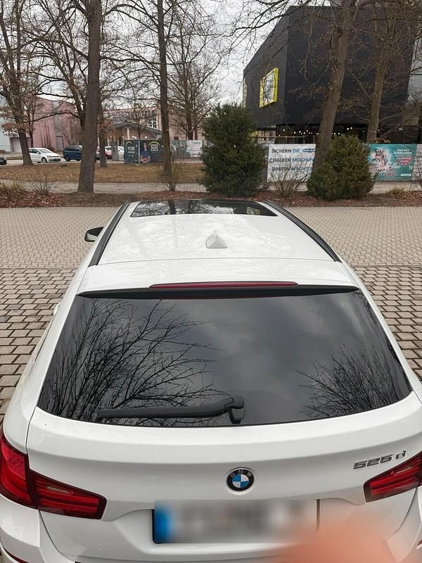 Gebraucht BMW 525 118 PS (86 kW) 2012 Weiß Kombi