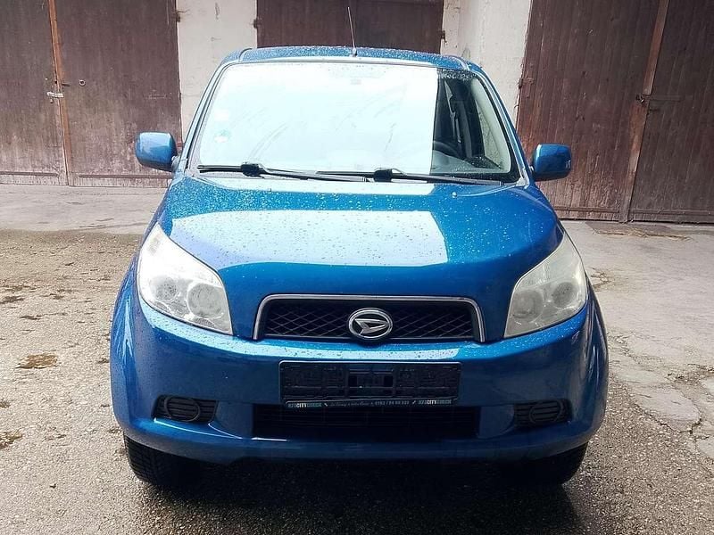 Second-hand Daihatsu Terios 105 CP (77 kW) 2008 Albastru SUV