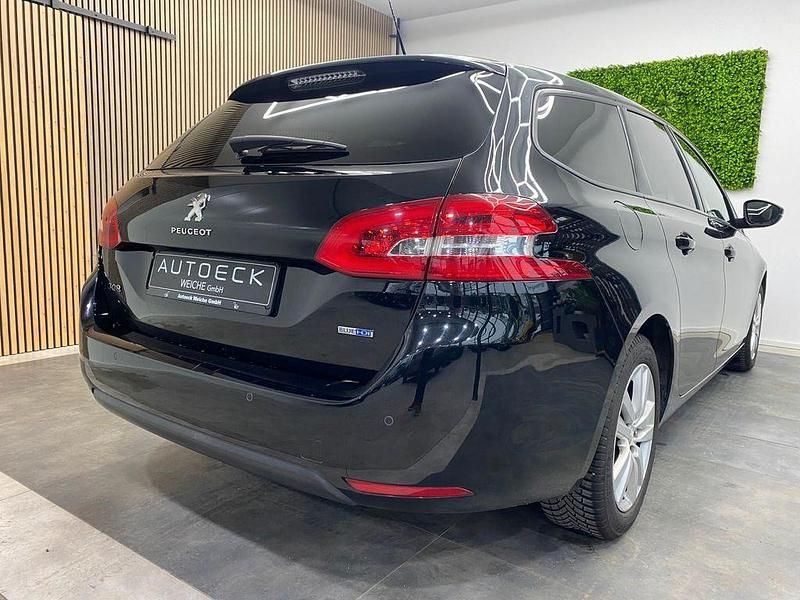 Gebraucht Peugeot 308 SW Active 120 PS (88 kW) 2017 Schwarz Kombi