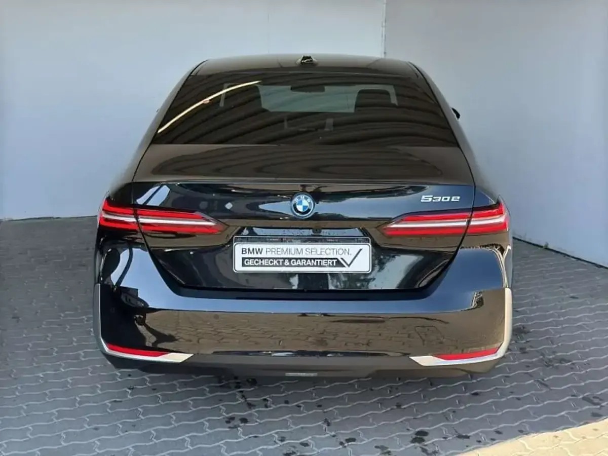 Gebraucht BMW 530e Sport Line 299 PS (219 kW) 2025 Schwarz Limousine