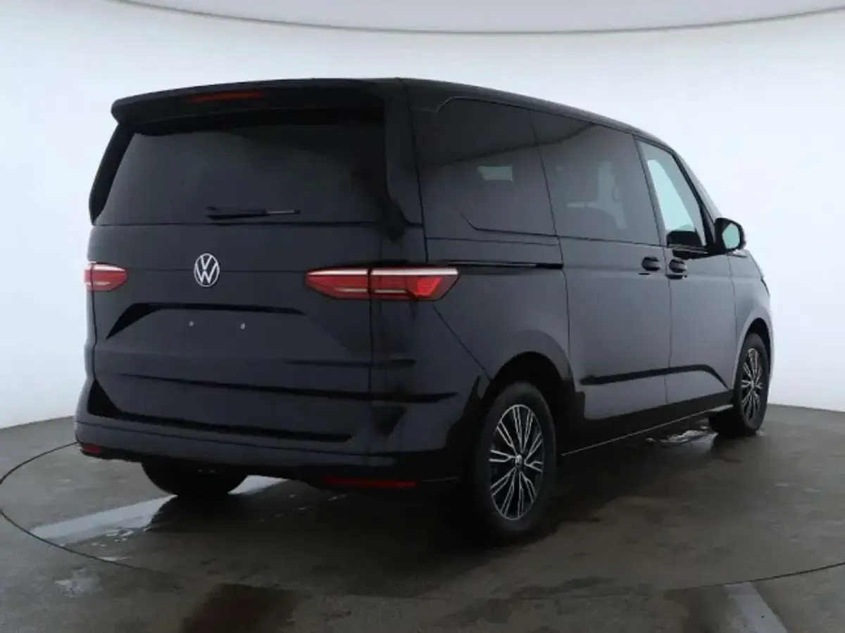 Gebraucht VW Multivan 150 PS (110 kW) 2023 Deep black perleffekt Van / Kleinbus