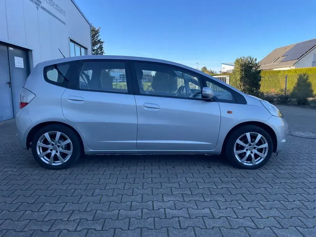 Gebraucht Honda Jazz Trend 90 PS (66 kW) 2009 Silber Kleinwagen