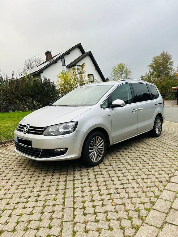 Silber Gebraucht 2015 VW Sharan Cup Van / Kleinbus | 15.750 € (Guter Preis) - Bild 1/4