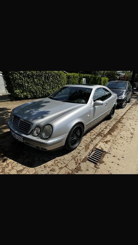 Silber Gebraucht 1998 Mercedes CLK320 | 2.500 € - Bild 1/4