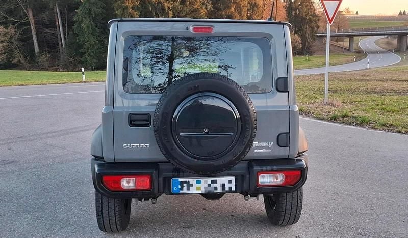 Gebraucht Suzuki Jimny Comfort 102 PS (75 kW) 2024 Grau SUV