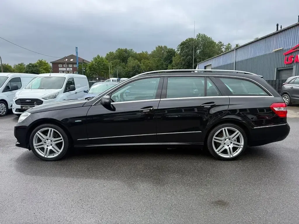 Gebraucht Mercedes E300 204 PS (150 kW) 2011 Schwarz Limousine