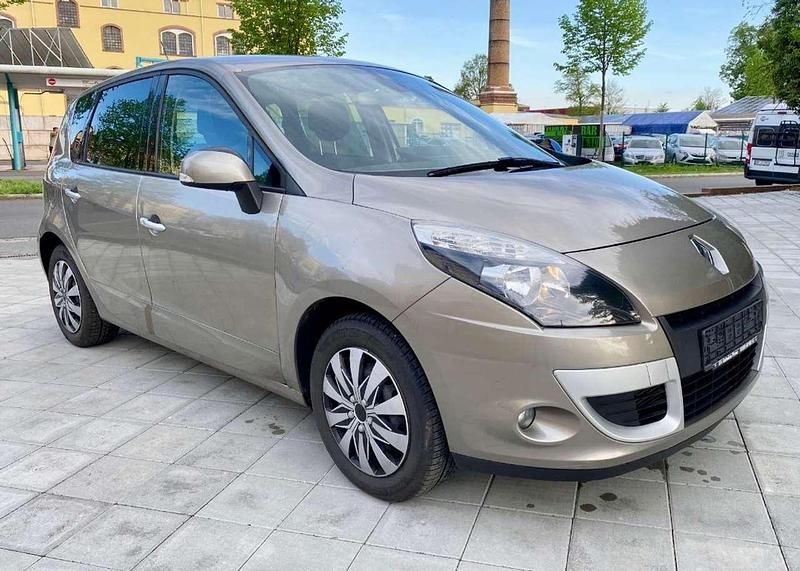 Gebraucht Renault Scénic III Bose Edition 131 PS (96 kW) 2011 Braun Van / Kleinbus